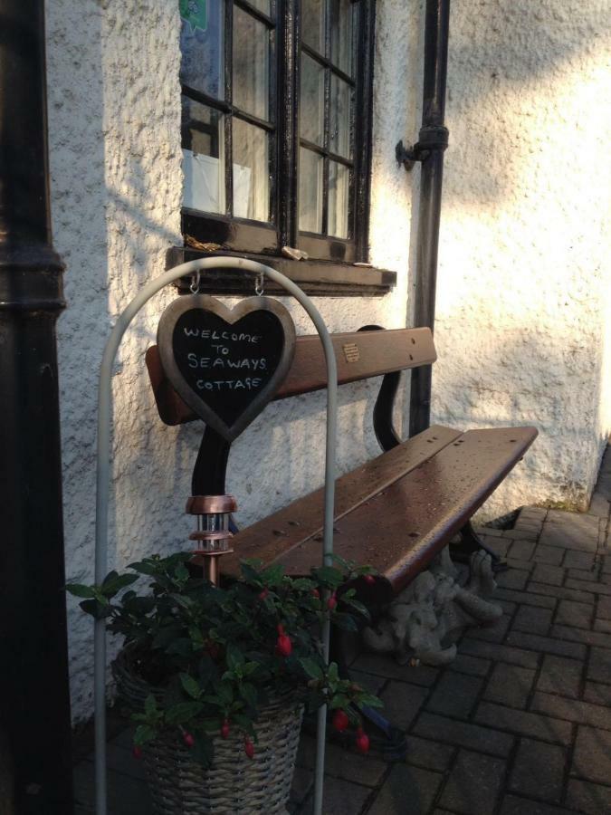 Seaways Cottage ホイレイク エクステリア 写真